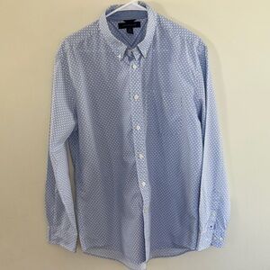Tommy Hilfiger Men’s blue and white pattern button down dress shirt 100% Cotton